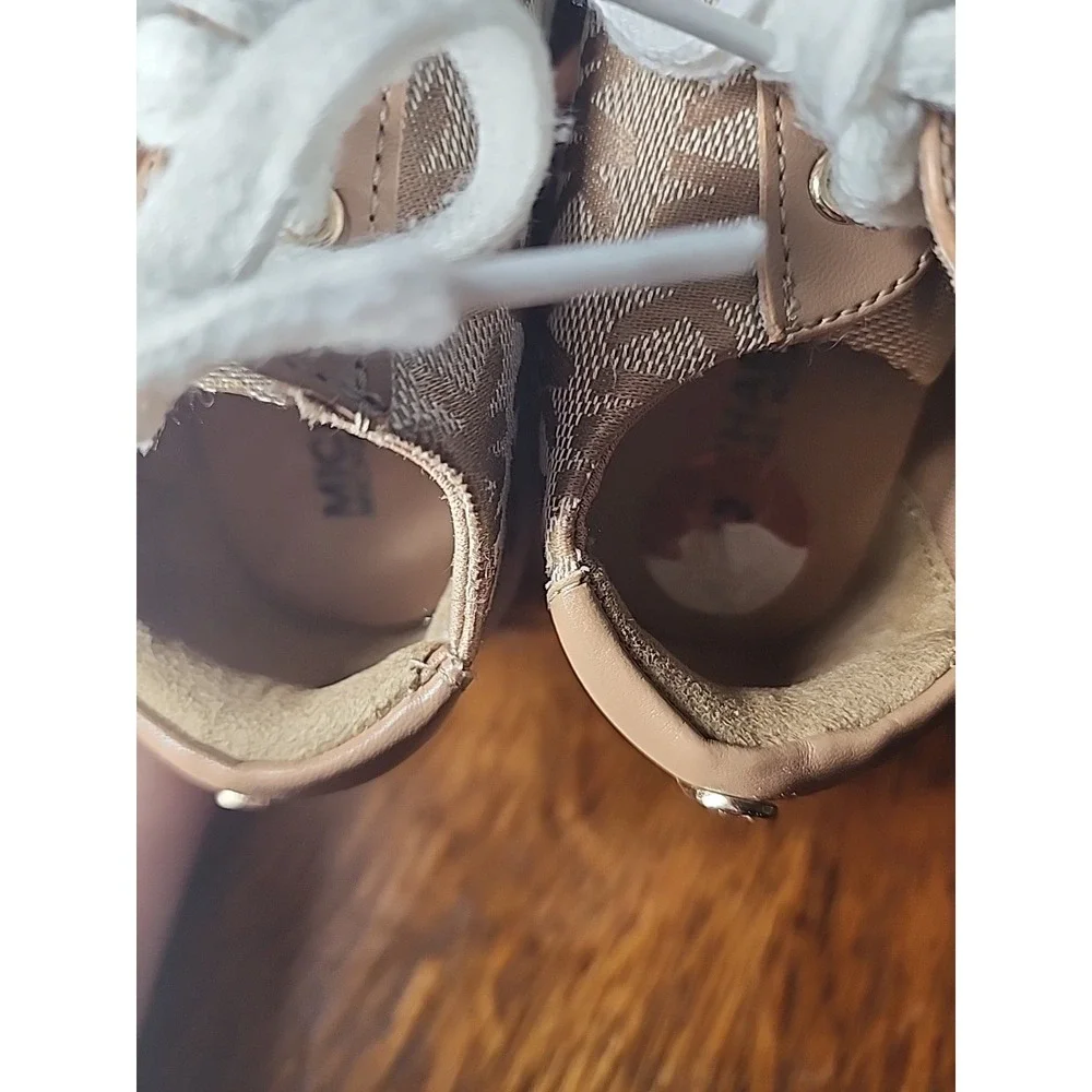 Oak 2T Tan Michael Kors Toddler/Children Shoes  Size 8 toddler